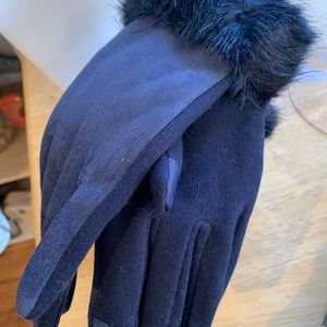 Navy blue gloves with fux fur trim